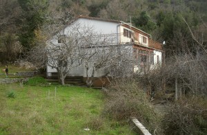 Prodajem kuću s placem u Sušćepanu iznad Igala