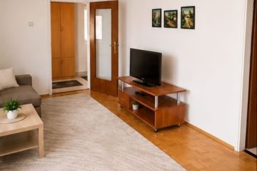 Izdaje se garsonjera – Stari aerodrom